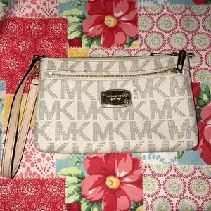 Michael Kors Signature Vanilla Clutch/Wallet